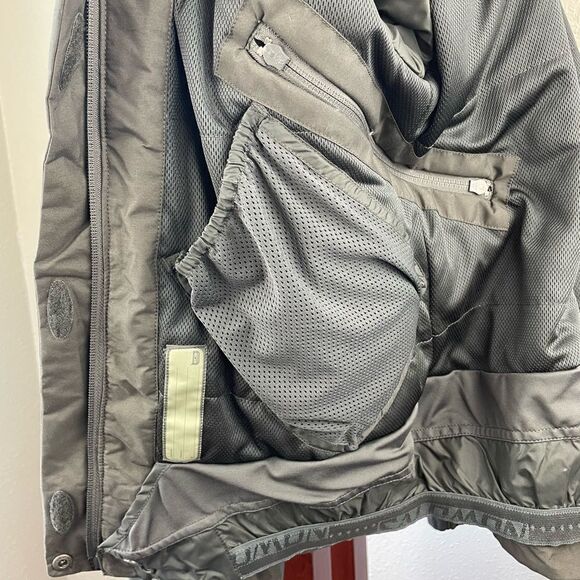 Salomon Gray Ski Jacket Size M EUC - Picture 11 of 12